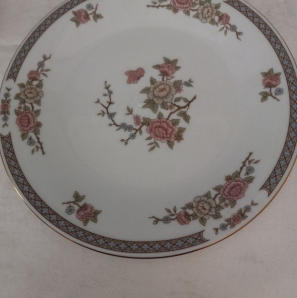 Service for 4 plus bonus creamer and sugar bowl Liling China - Picture 3 of 11